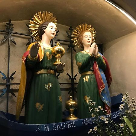 לינה וארוחת בוקר La Roulotte "Les Saintes" מראה חיצוני תמונה