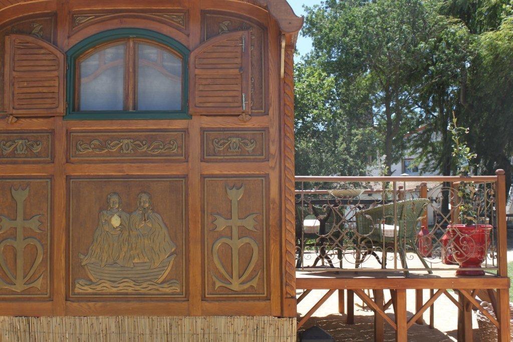 לינה וארוחת בוקר La Roulotte "Les Saintes" מראה חיצוני תמונה
