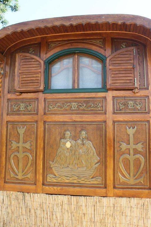 לינה וארוחת בוקר La Roulotte "Les Saintes" מראה חיצוני תמונה